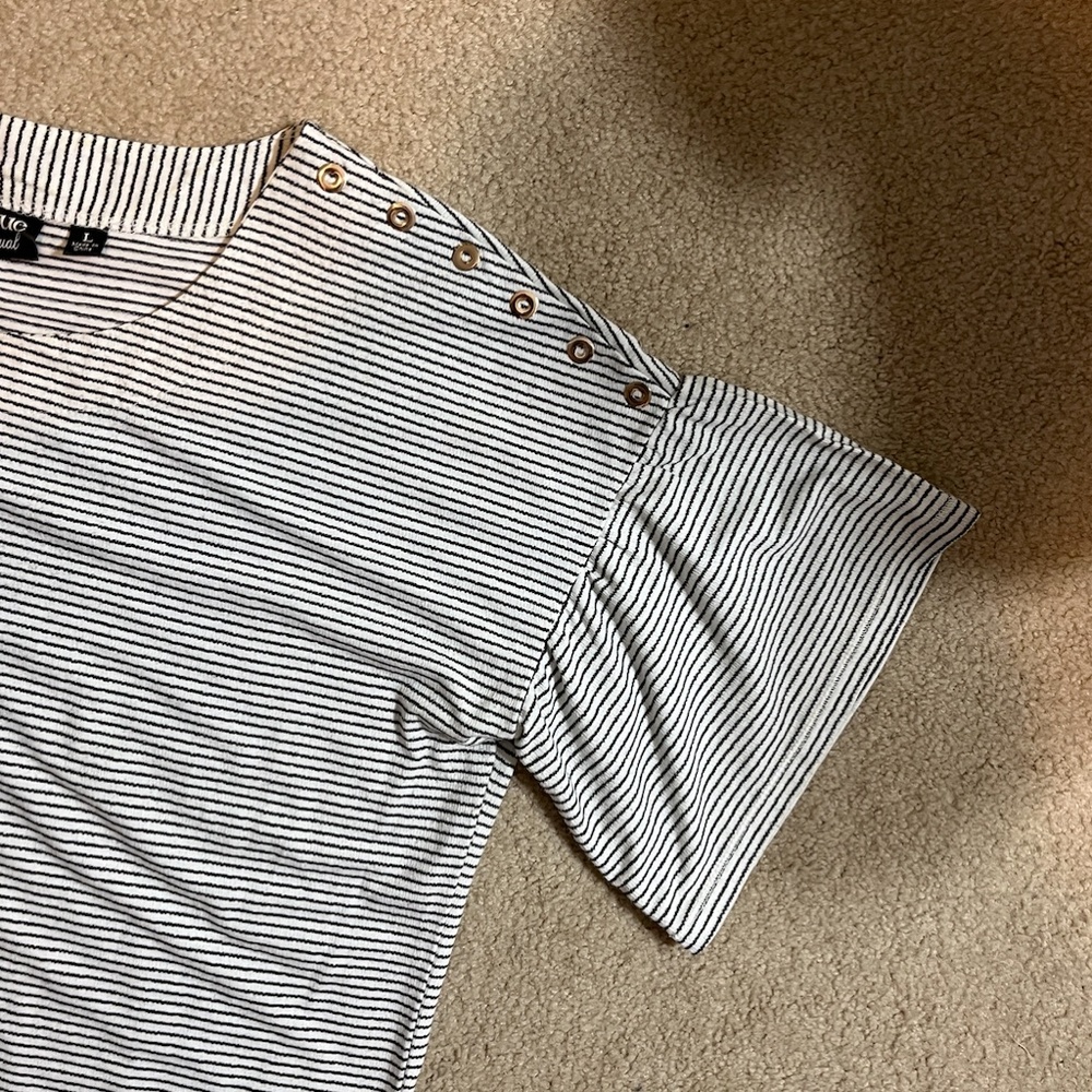 Onque Casual Black & White Striped Top | Button Shoulder | Size L - Picture 4 of 9